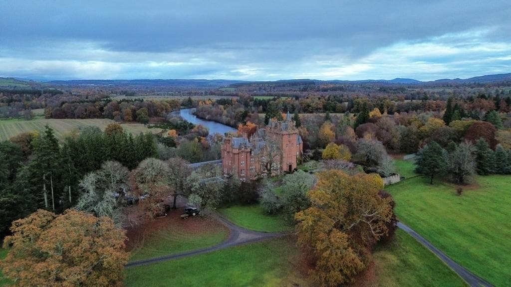 Estates & Castles (Private Tours & Transfers)